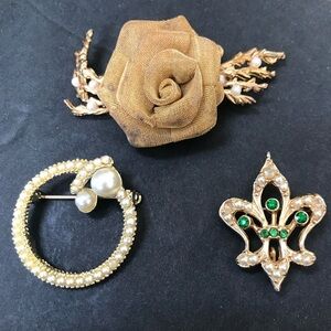 Lot of 3 Vintage Gold Tone Pins Brooch Mesh Rose Pearl Wreath Green Rhinestone